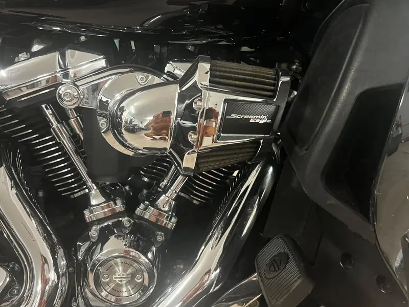 Harley-Davidson 114 Road Glide Limited (2020) - FLTRK (7)