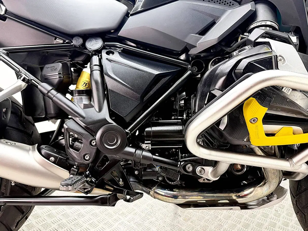 Bmw R 1250 GS - Edition 40 Years GS (2021) (8)