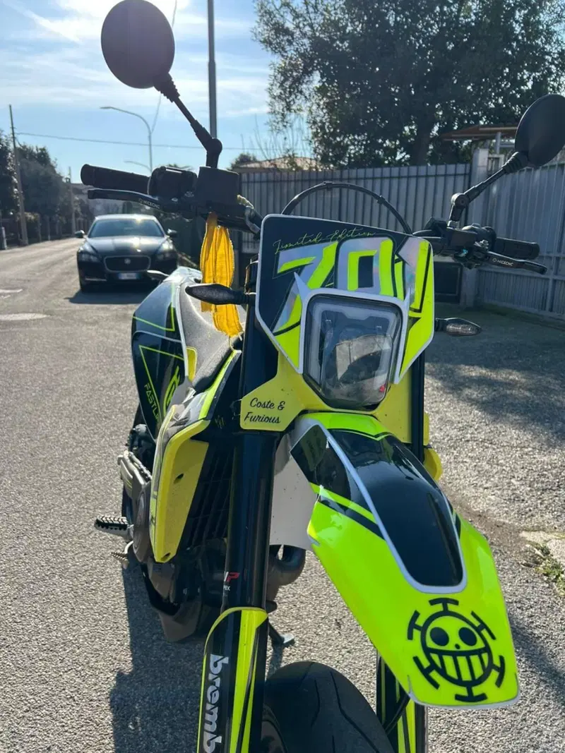 Husqvarna 701 Supermoto (2022) (2)