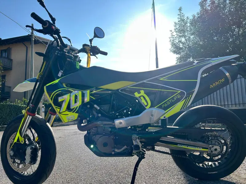 Husqvarna 701 Supermoto (2022) (4)