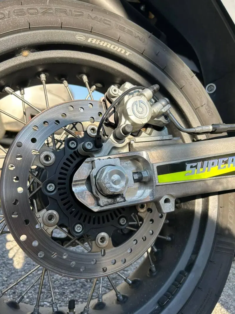 Husqvarna 701 Supermoto (2022) (9)