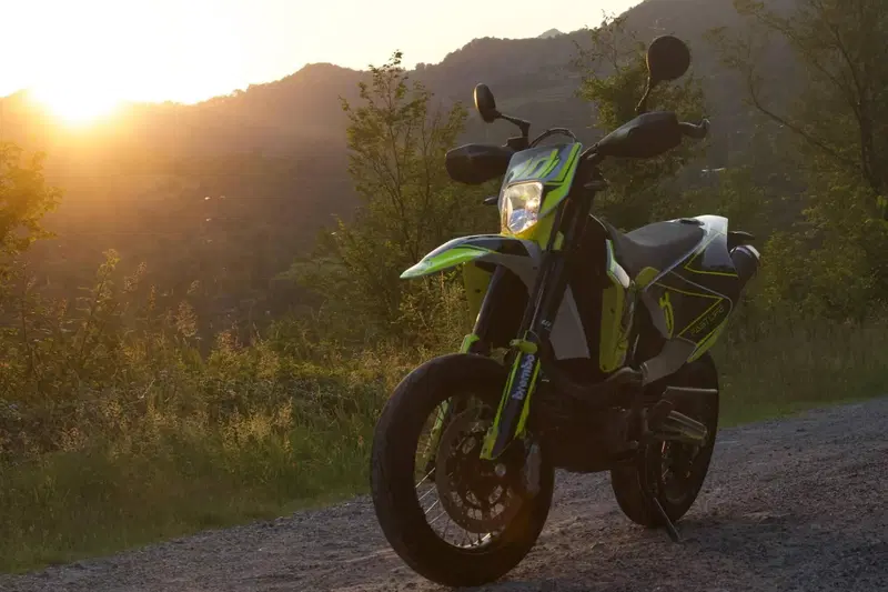 Husqvarna 701 Supermoto (2022)