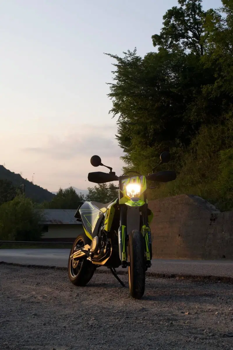 Husqvarna 701 Supermoto (2022) (6)