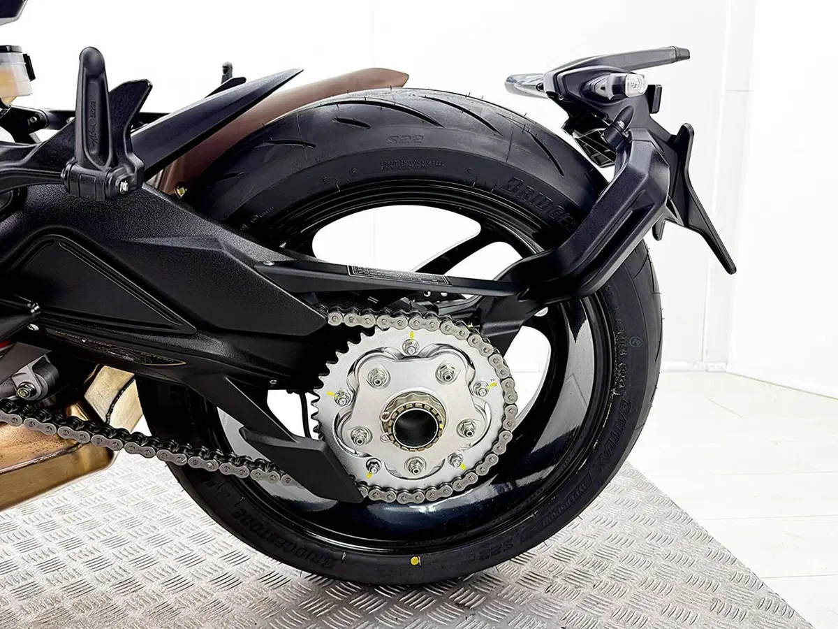 MV Agusta Brutale 800 R (2023 - 25) (16)