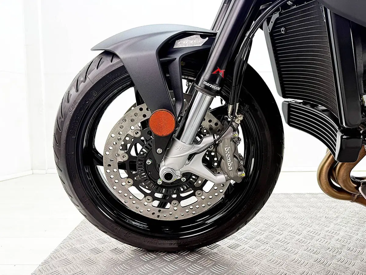 MV Agusta Brutale 800 R (2023 - 25) (12)