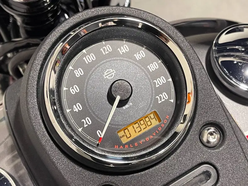 Harley-Davidson 1690 Street Bob Special (2015 - 16) - FXDB (8)