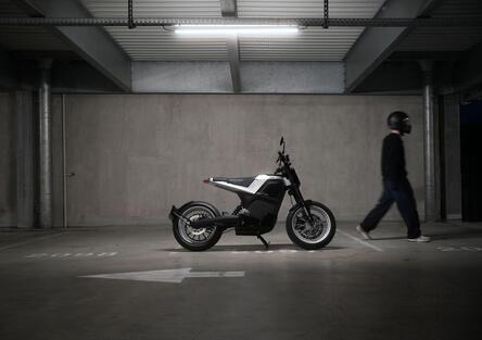 Rivoluzione elettrica su due ruote: DAB 1, stile inconfondibile e prezzo d'attacco