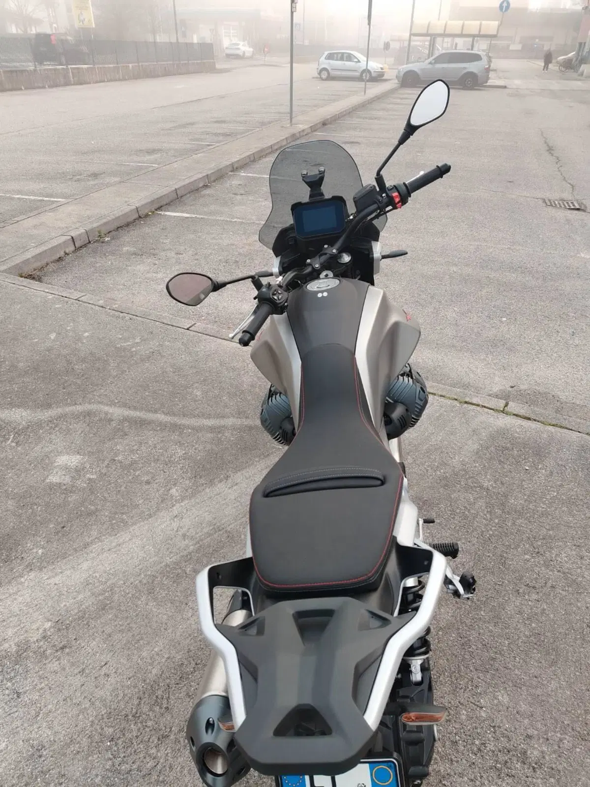 Moto Guzzi V85 Strada (2024 - 26) (4)