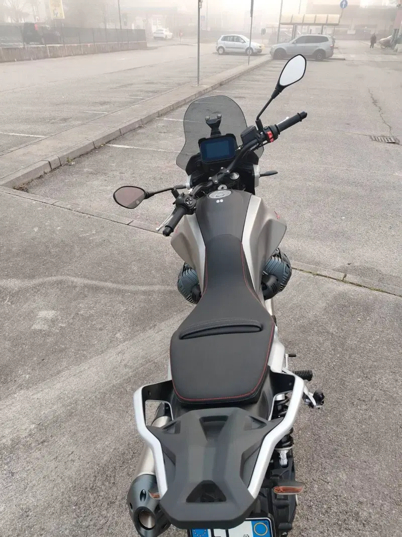 Moto Guzzi V85 Strada (2024 - 26) (4)