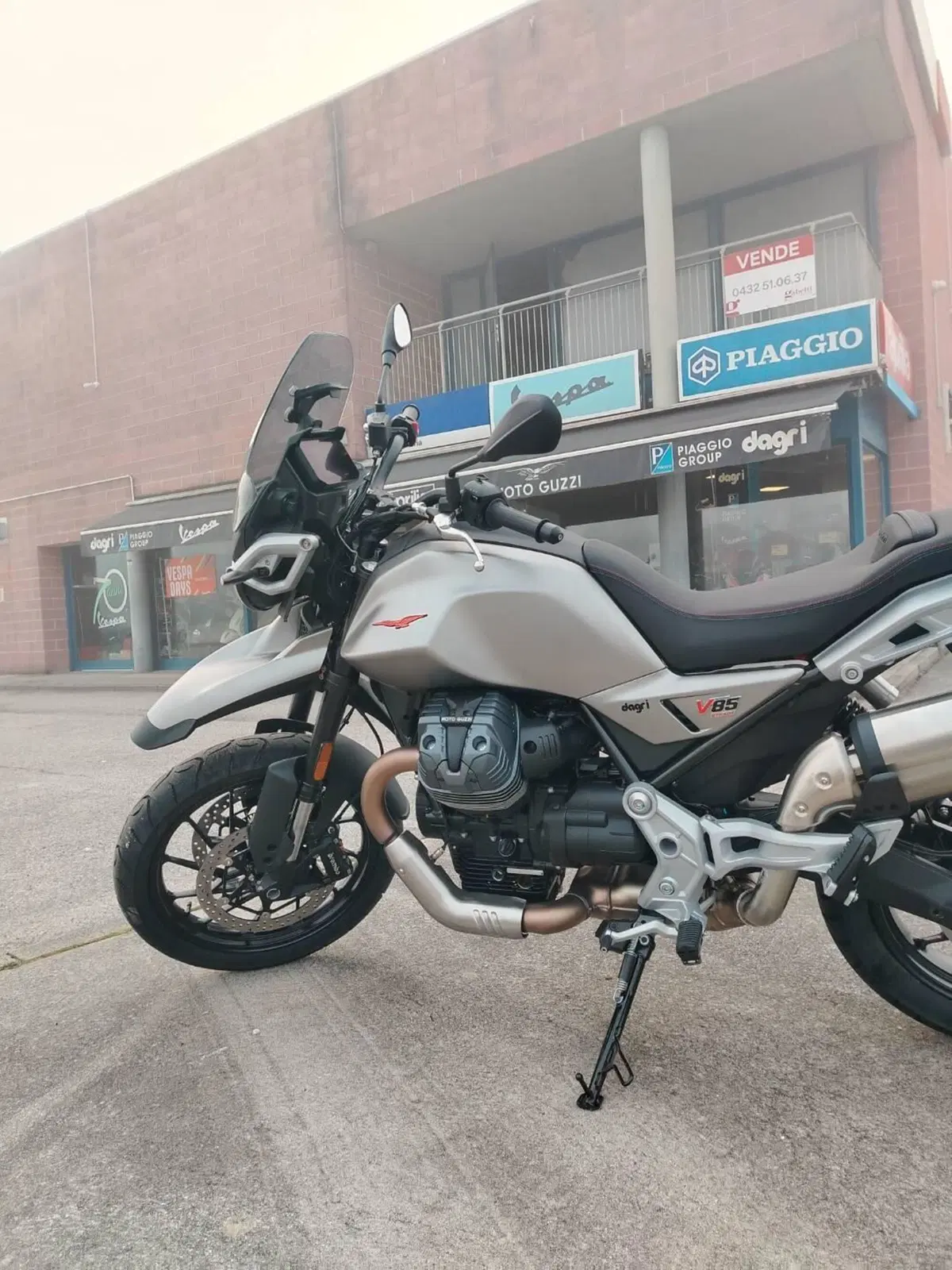Moto Guzzi V85 Strada (2024 - 26) (2)