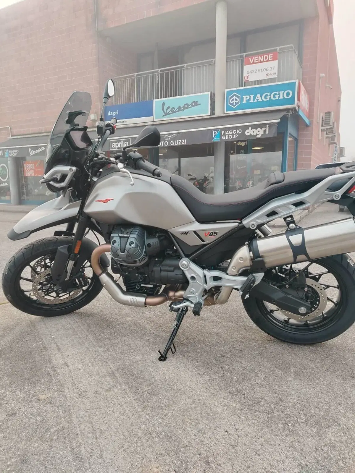 Moto Guzzi V85 Strada (2024 - 26) (3)