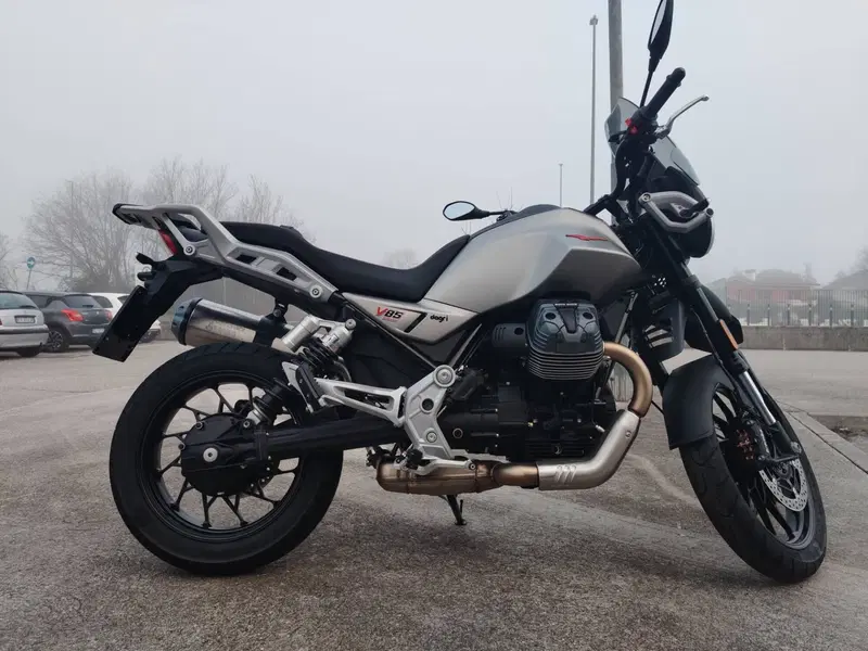 Moto Guzzi V85 Strada (2024 - 26) (5)