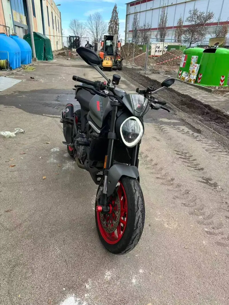 Ducati Monster 937 + (2021 - 25)
