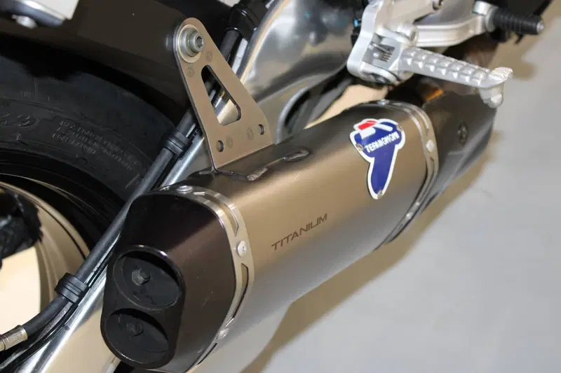 Aprilia Tuono V4 Factory (2021 - 24) (7)