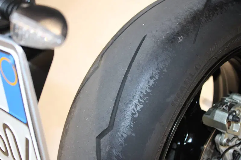 Aprilia Tuono V4 Factory (2021 - 24) (8)