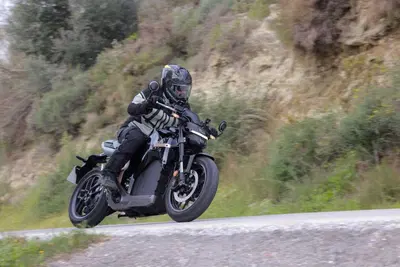 Honda WN7: il nostro TEST della prima moto elettrica di HONDA! [VIDEO]