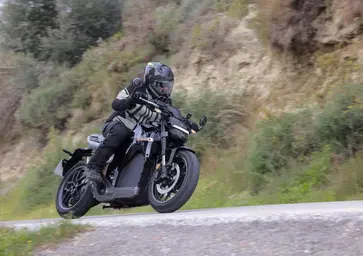 Honda WN7: il nostro TEST della prima moto elettrica di HONDA! [VIDEO]