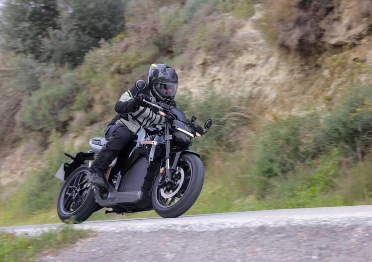 Honda WN7: il nostro TEST della prima moto elettrica di HONDA! [VIDEO]