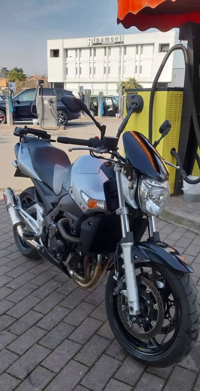 Suzuki GSR 600 (2006 - 11) (2)