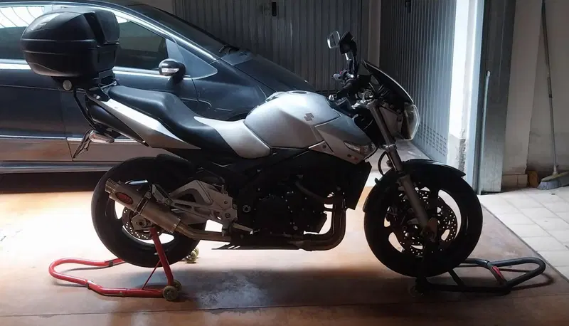 Suzuki GSR 600 (2006 - 11) (4)