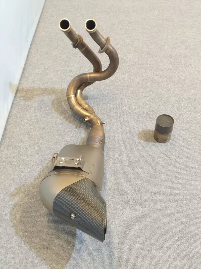 Scarico Completo + CAT Akrapovic Kawasaki Z 650 ‘1 (4)