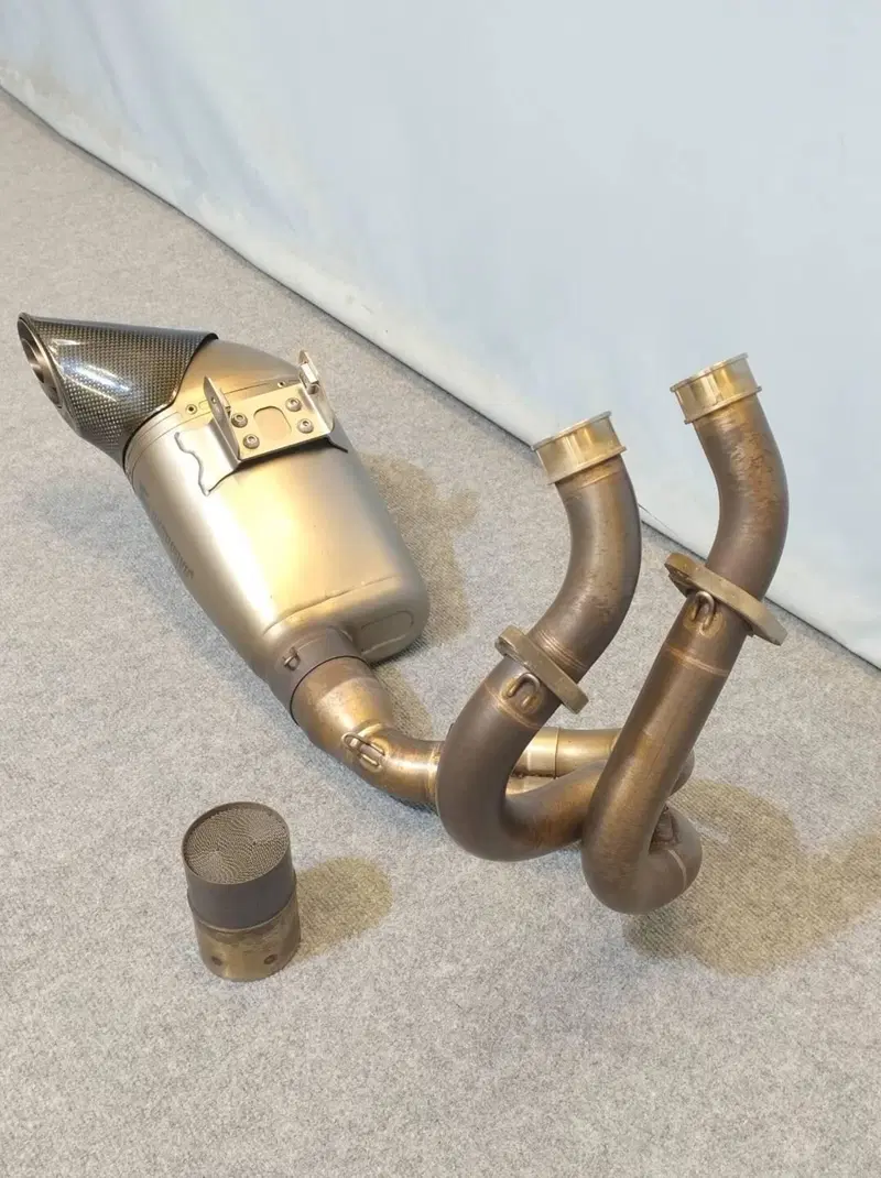 Scarico Completo + CAT Akrapovic Kawasaki Z 650 ‘1 (5)