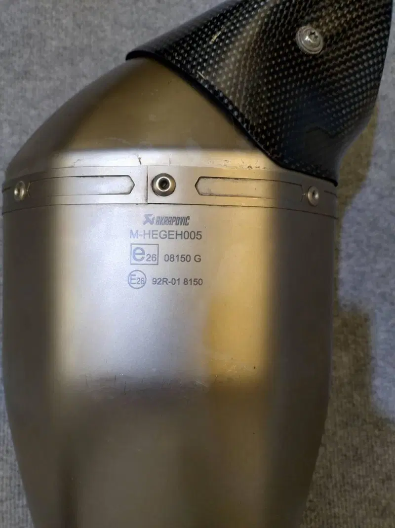 Scarico Completo + CAT Akrapovic Kawasaki Z 650 ‘1 (9)