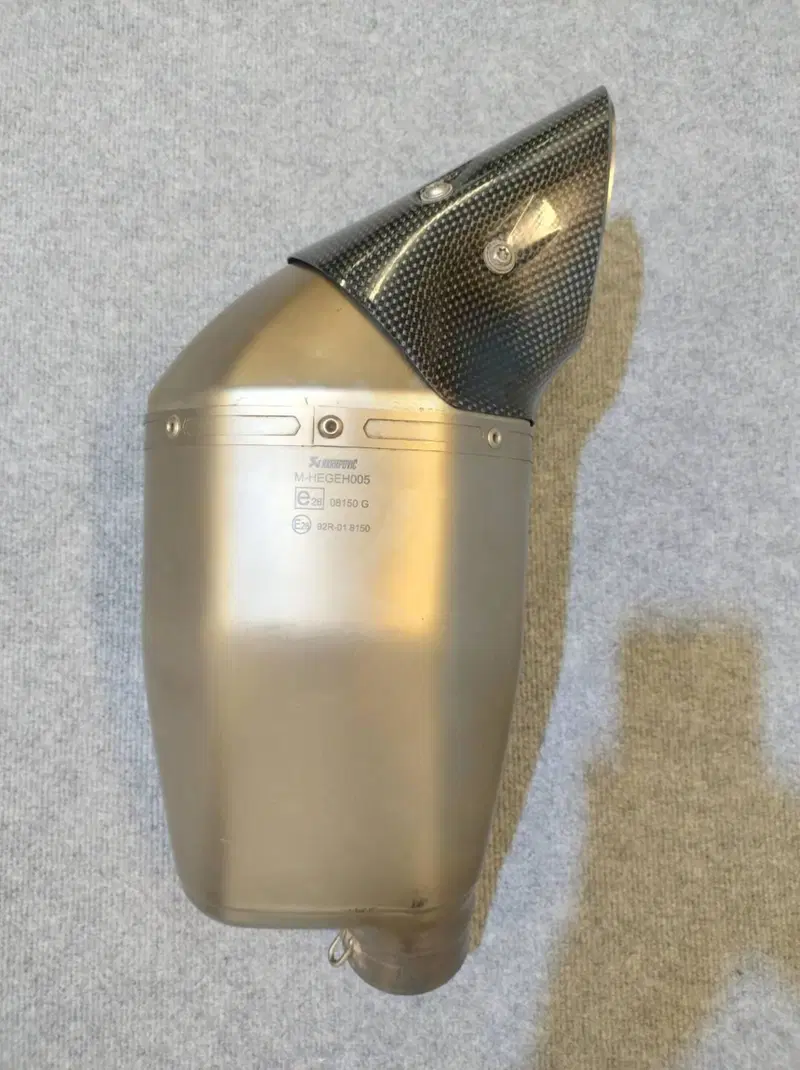 Scarico Completo + CAT Akrapovic Kawasaki Z 650 ‘1 (8)