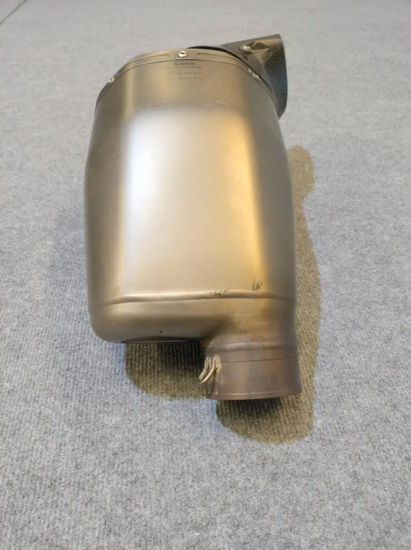 Scarico Completo + CAT Akrapovic Kawasaki Z 650 ‘1 (10)