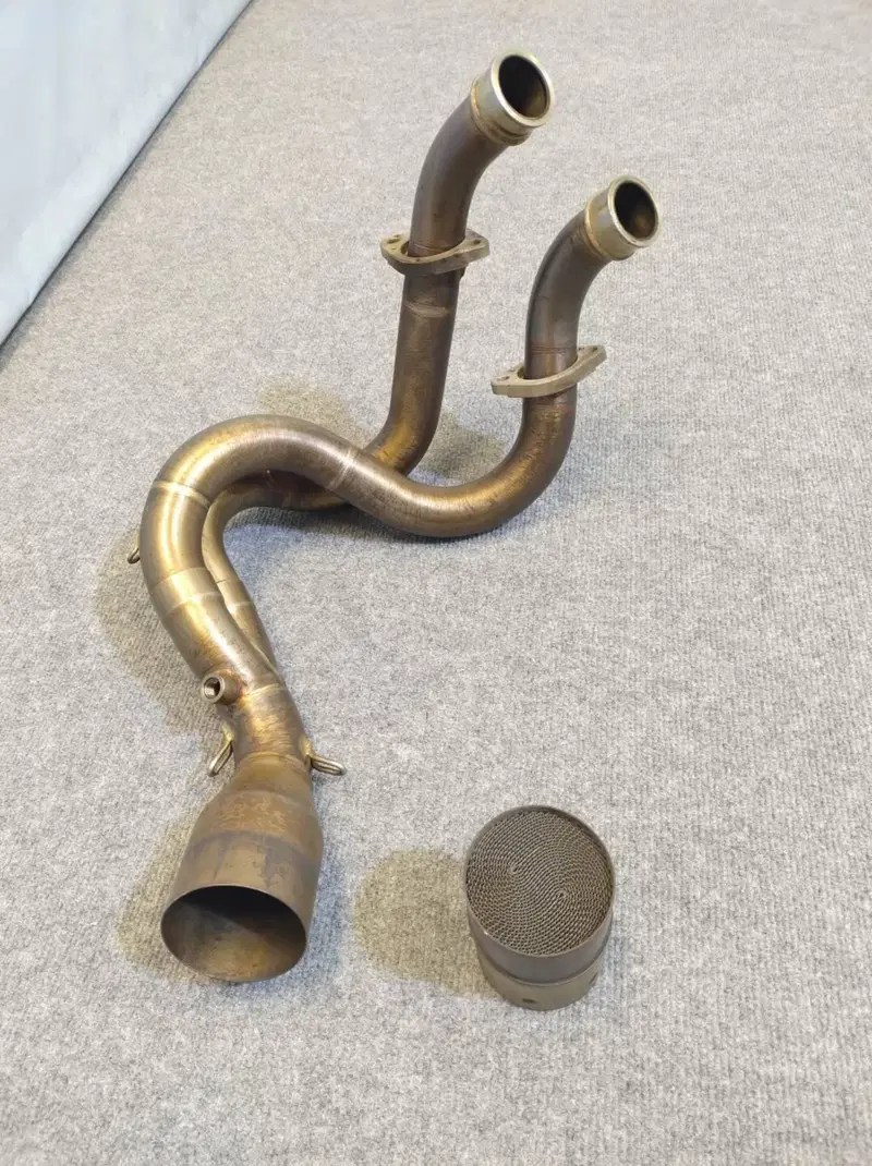 Scarico Completo + CAT Akrapovic Kawasaki Z 650 ‘1 (11)