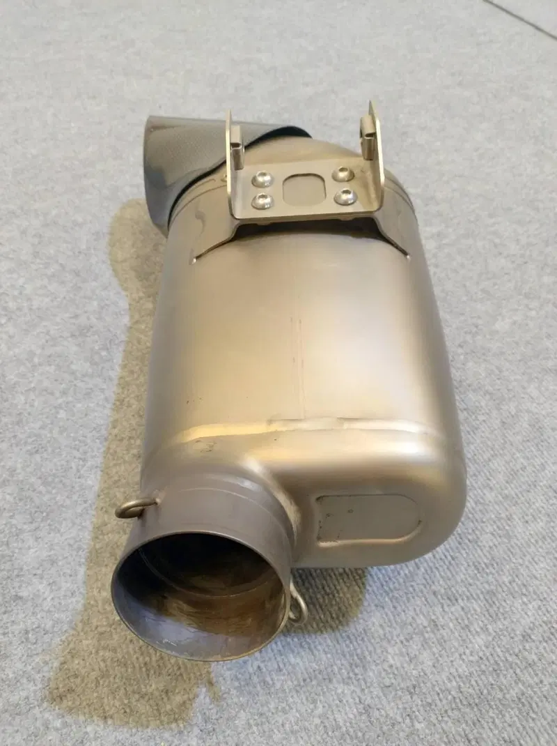 Scarico Completo + CAT Akrapovic Kawasaki Z 650 ‘1 (12)