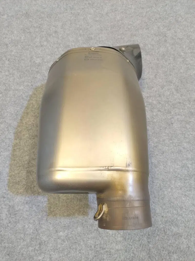 Scarico Completo + CAT Akrapovic Kawasaki Z 650 ‘1 (13)