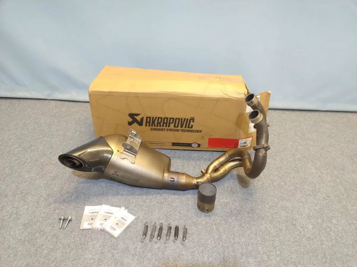 Scarico Completo + CAT Akrapovic Kawasaki Z 650 ‘1 (15)