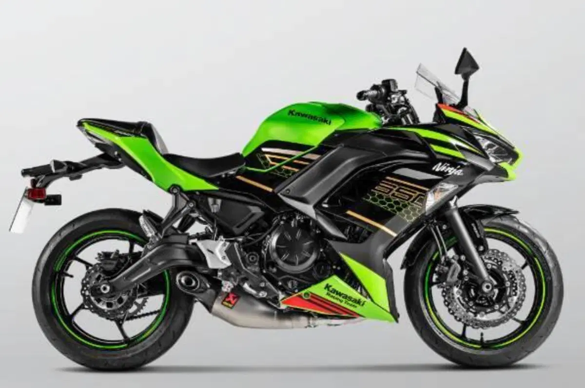 Scarico Completo + CAT Akrapovic Kawasaki Z 650 ‘1 (2)