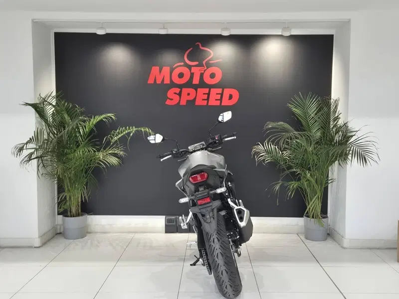 Honda CB 750 Hornet (2025) (7)