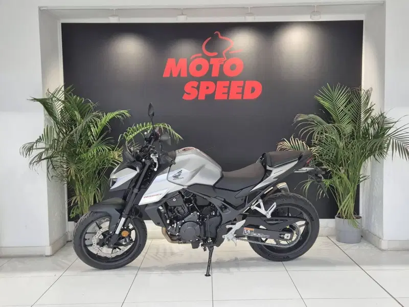 Honda CB 750 Hornet (2025) (5)