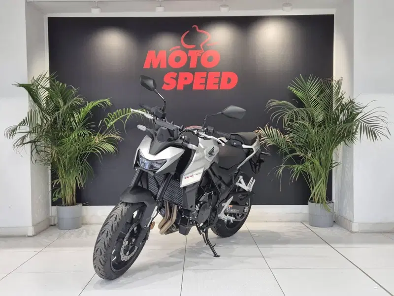 Honda CB 750 Hornet (2025) (4)