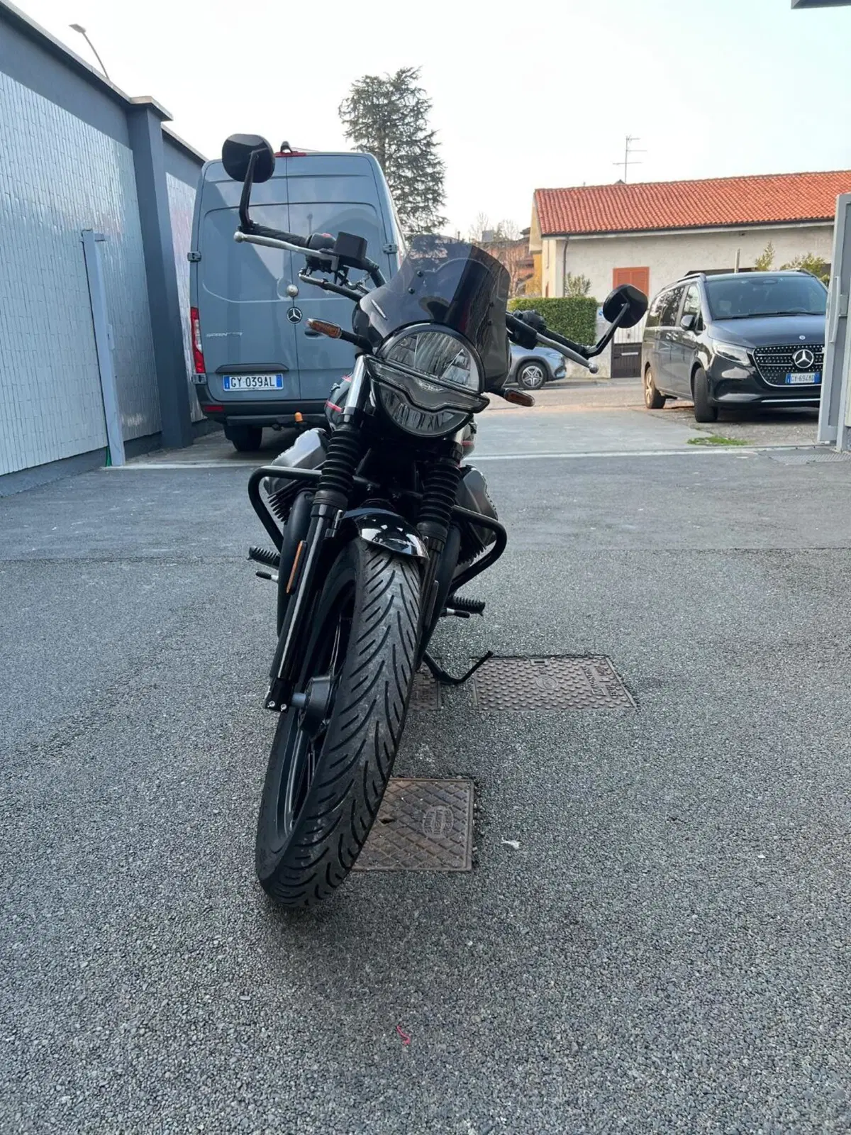 Moto Guzzi V7 Stone Special Edition (2022 - 25) (3)