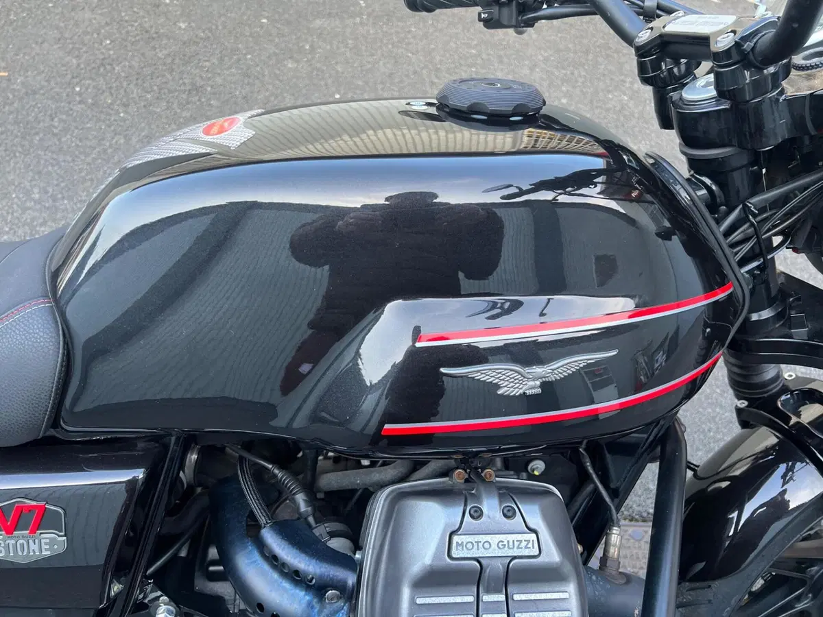 Moto Guzzi V7 Stone Special Edition (2022 - 25) (7)