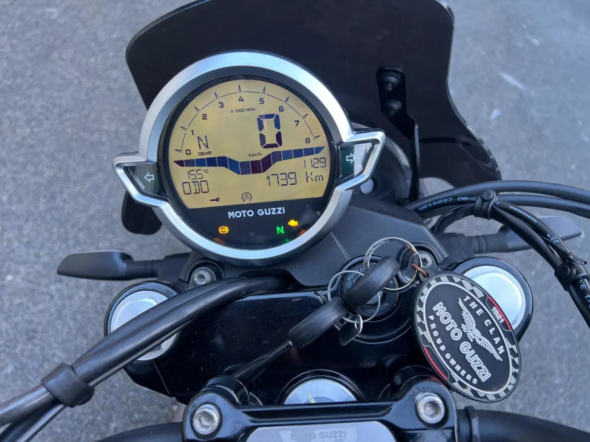 Moto Guzzi V7 Stone Special Edition (2022 - 25) (5)