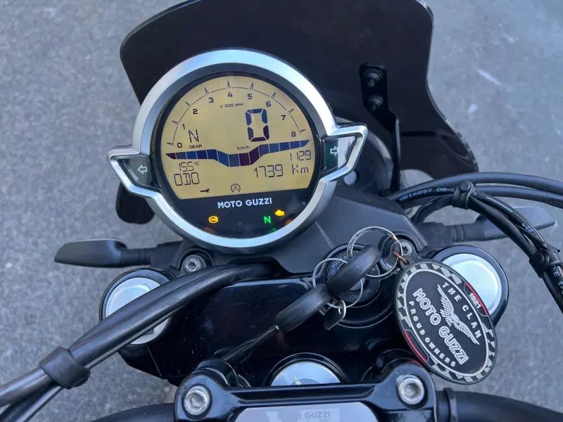 Moto Guzzi V7 Stone Special Edition (2022 - 25) (5)