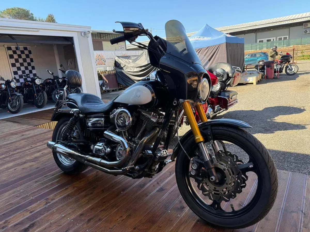 Harley-Davidson 1584 Super Glide Custom (2007) - FXDC
