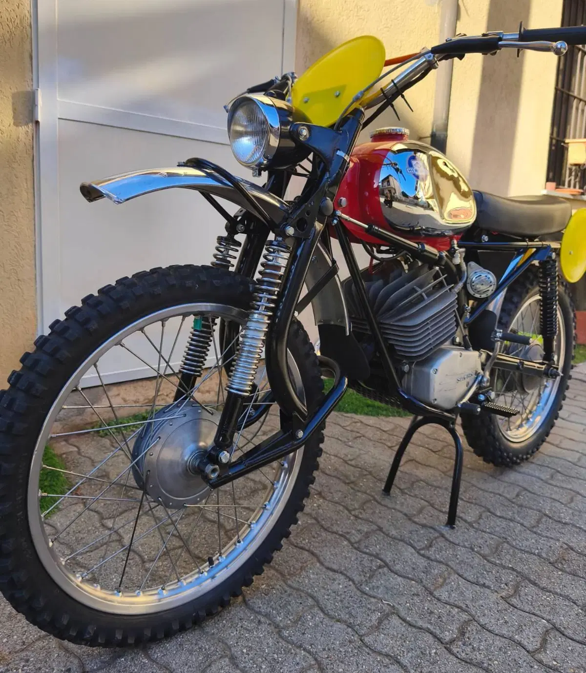 Hercules 125 GS (3)
