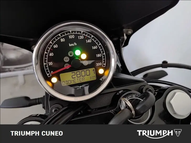 Moto Guzzi V7 III Stone (2017 - 20) (2)