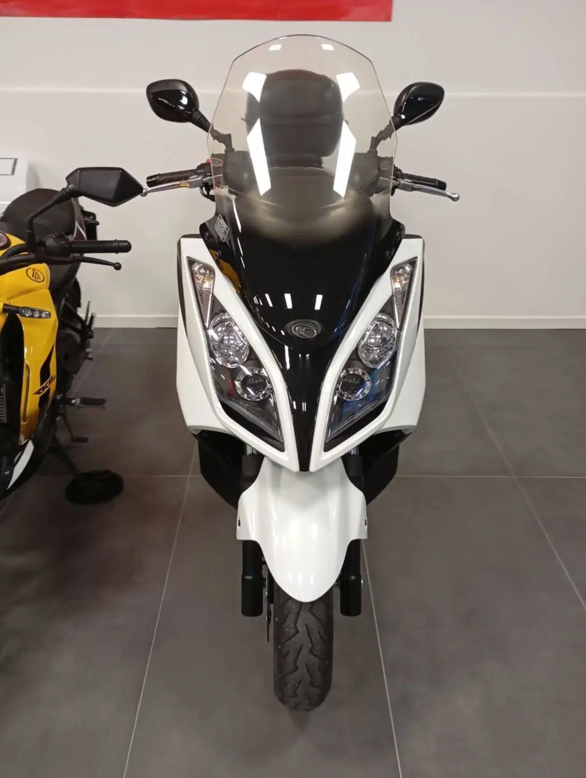Kymco Downtown 200i (2009 - 16) (3)
