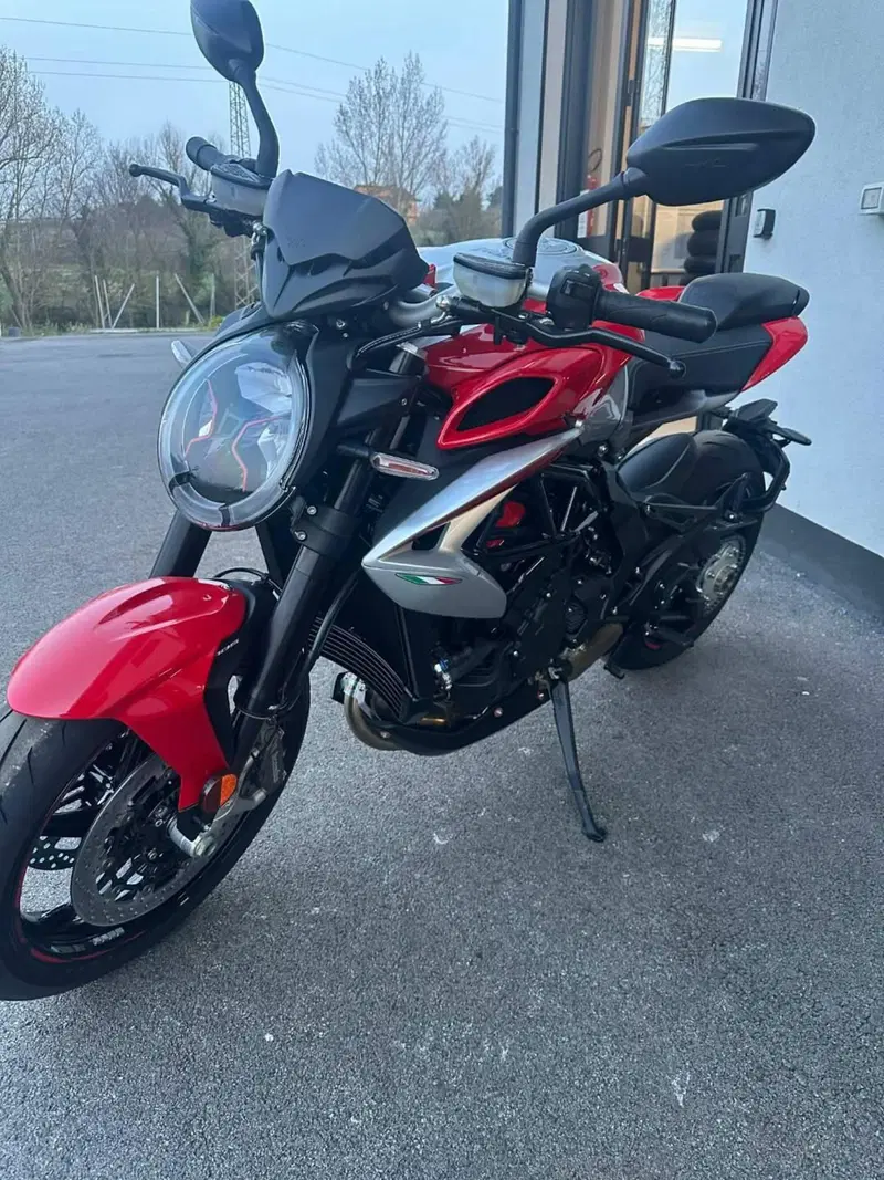 MV Agusta Brutale 801 RR Ottantesimo (2025 - 26) (3)