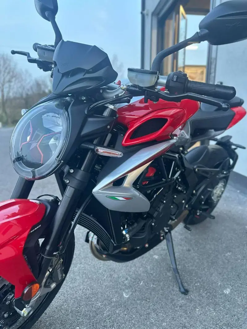MV Agusta Brutale 801 RR Ottantesimo (2025 - 26) (8)