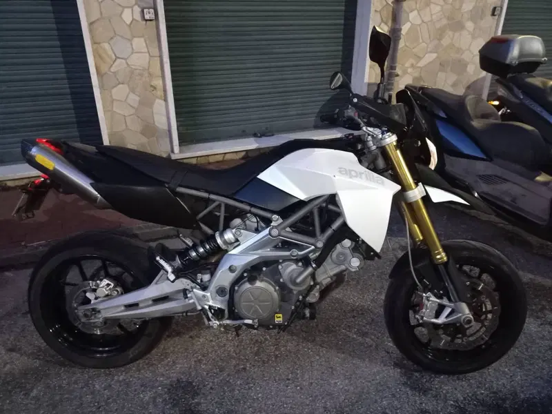 Aprilia Dorsoduro 750 (2009 - 14) (4)