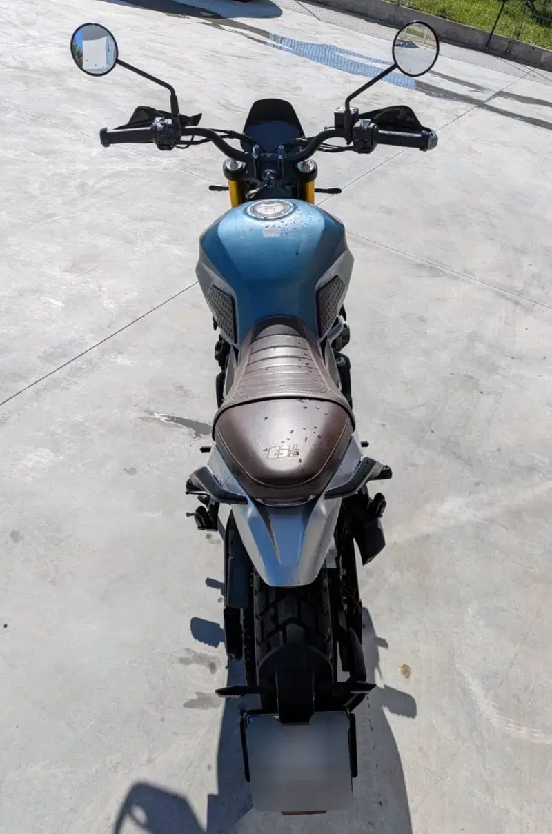 Moto Morini SEIEMMEZZO SCR (2022 - 26) (4)