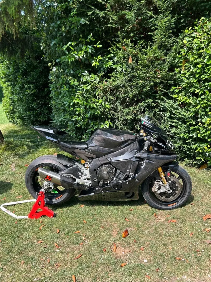 Yamaha YZF R1 M (2015 - 16)